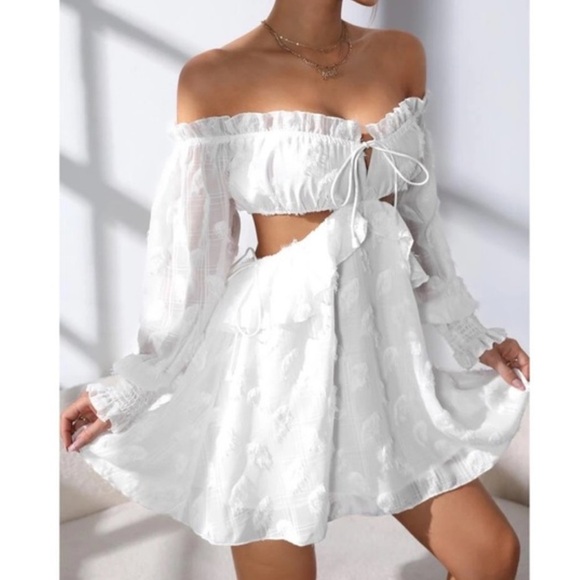 White Off The Shoulder Bishop Sleeve Cut Out Dress Women’s Size Large - Picture 4 of 6